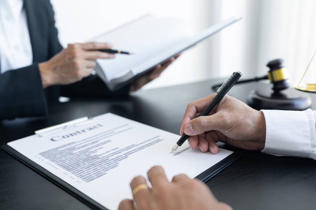 What to Look for in a Law Firm Serving Toronto for Breach of Contract Cases